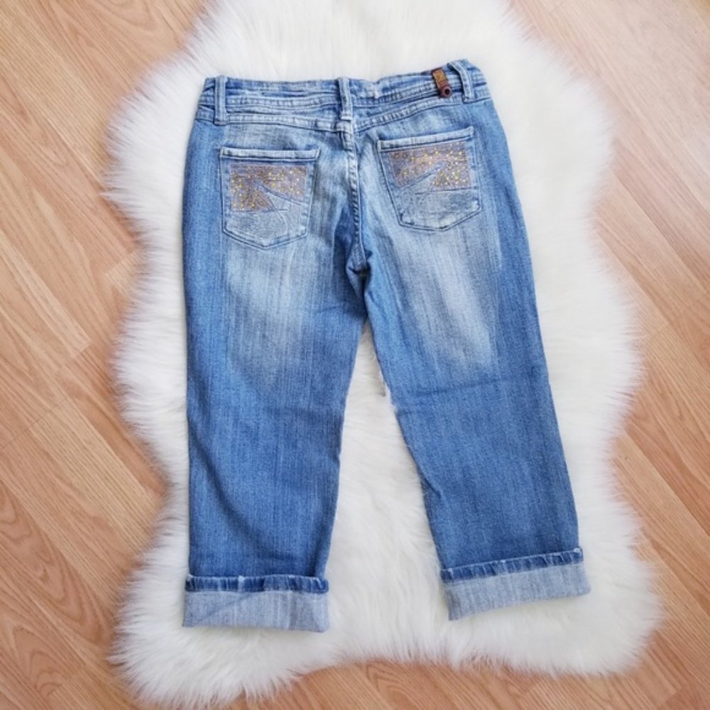 Capri Jeans - Distressing, Embroidery & Rhinestone - Picture 6 of 7